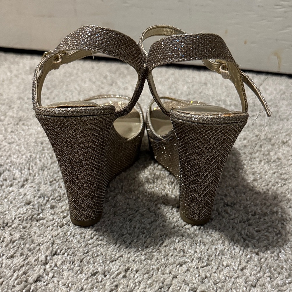 ⭐️ 2/$12 Rampage Sparkling Champagne Wedge Sandals-Single Item - Picture 5 of 6